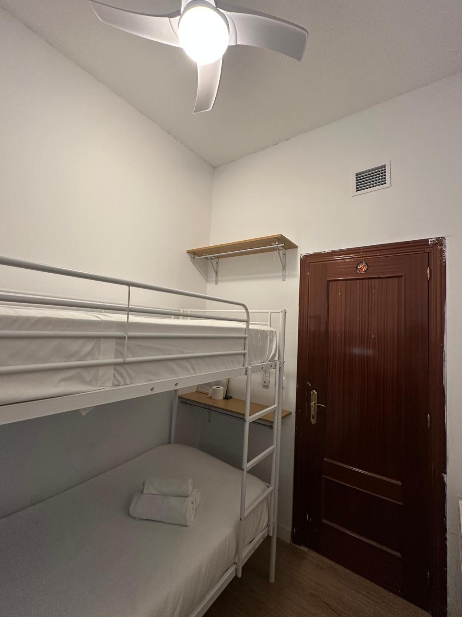 Quarto Twin com Casa de Banho Partilhada